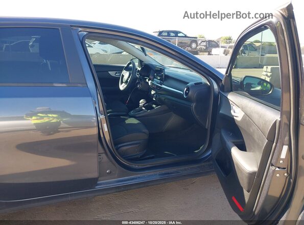 3KPF24AD1NE485275 2022 KIA FORTE Серый Вид салона спереди