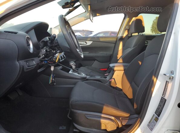 3KPF24AD2NE441737 2022 KIA FORTE Белый Вид салона спереди