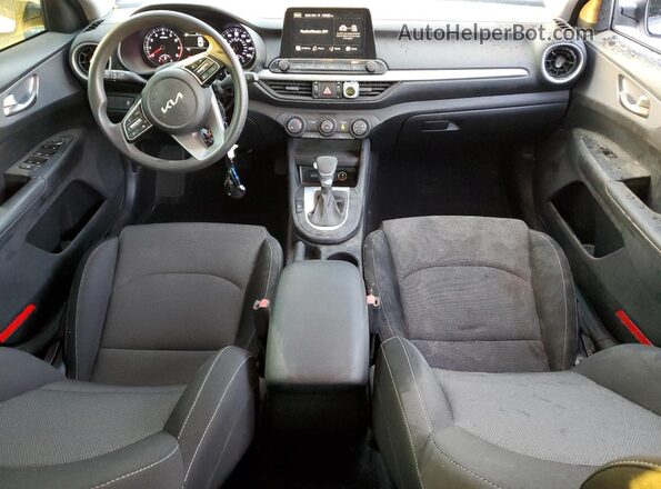 3KPF24AD2NE441737 2022 KIA FORTE Белый Вид панели приборов