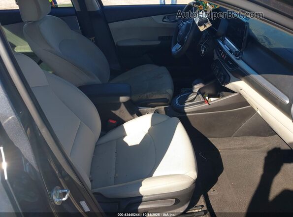3KPF24AD2NE464189 2022 KIA FORTE Black Widok wnętrza z przodu