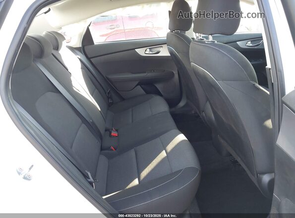 3KPF24AD2NE465682 2022 KIA FORTE White Вид наклейки з VIN-кодом