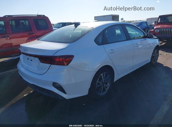 3KPF24AD2NE465682 2022 KIA FORTE White Задня права чверть