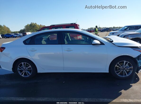 3KPF24AD2NE465682 2022 KIA FORTE White Панорамний вид салону 360°