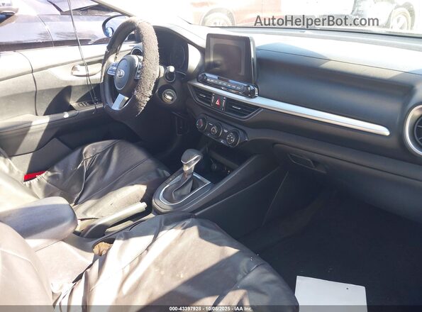 3KPF24AD3LE147924 2020 KIA FORTE Gray Front interior view