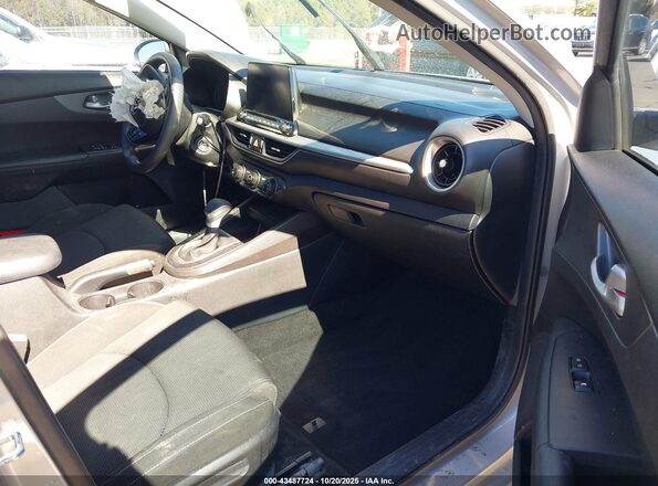 3KPF24AD3LE213386 2020 KIA FORTE Silver Front interior view