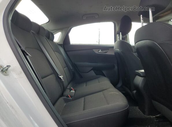 3KPF24AD3LE231029 2020 KIA FORTE White Rear seats view
