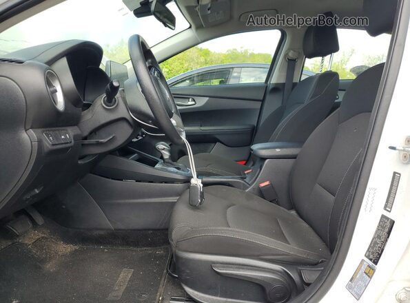 3KPF24AD3LE231029 2020 KIA FORTE White Front interior view