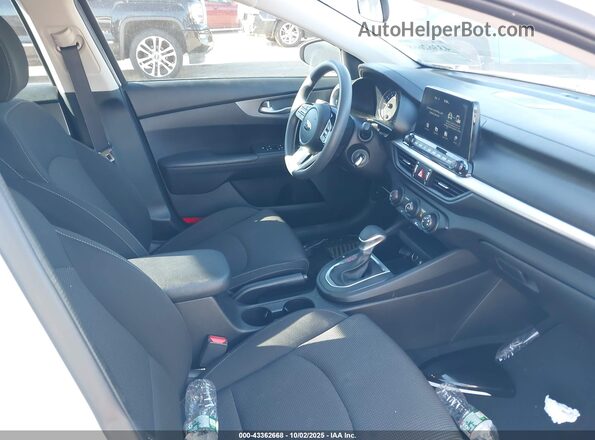 3KPF24AD4LE206110 2020 KIA FORTE White Widok wnętrza z przodu