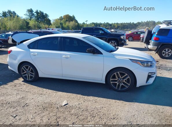 3KPF24AD4LE206110 2020 KIA FORTE White Widok wnętrza z tyłu