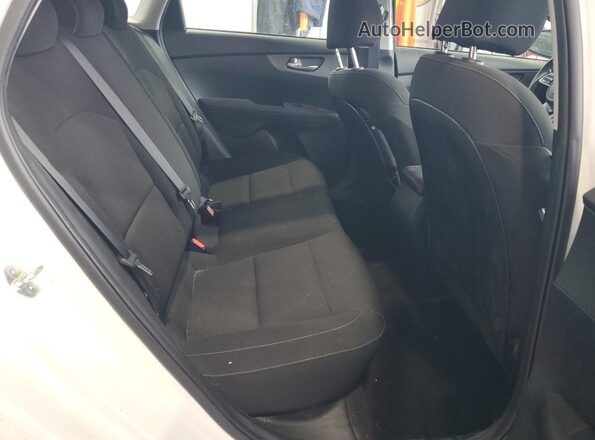 3KPF24AD6LE240159 2020 KIA FORTE White Vista de los asientos traseros