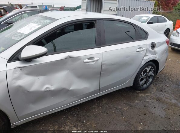3KPF24AD6ME356303 2021 KIA FORTE Silver 