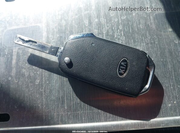 3KPF24AD7LE185625 2020 KIA FORTE Blue Dashboard view
