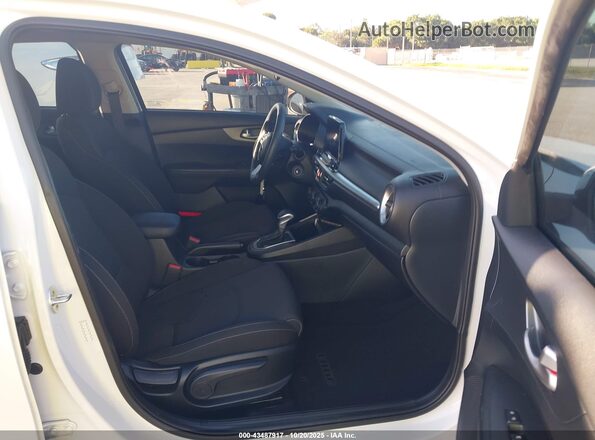 3KPF24AD7LE211723 2020 KIA FORTE Белый Вид салона спереди