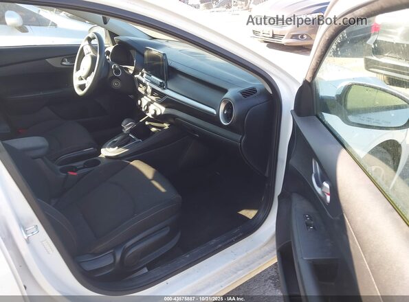 3KPF24AD7LE214623 2020 KIA FORTE White Widok wnętrza z przodu