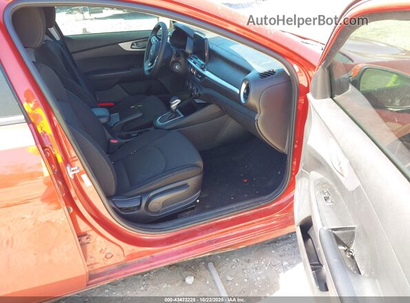 3KPF24AD7NE449980 2022 KIA FORTE Orange Вид салону спереду