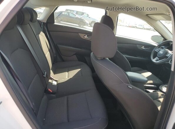 3KPF24AD9LE237725 2020 KIA FORTE White Rear seats view