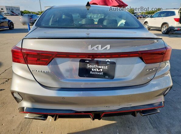 3KPF44AC6NE461166 2022 KIA FORTE Серебряный Вид сзади