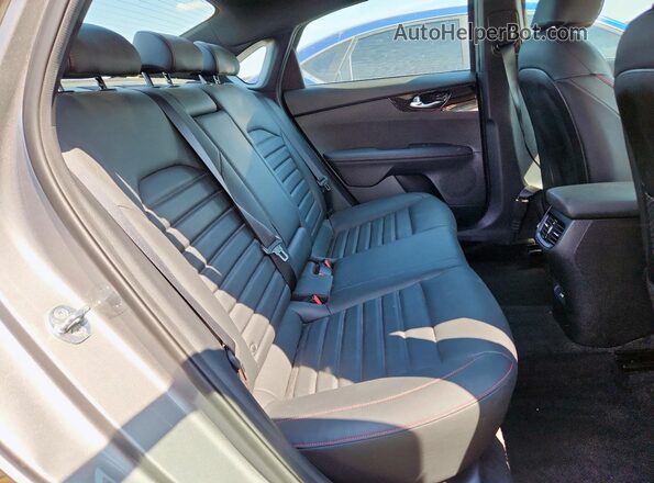 3KPF44AC6NE461166 2022 KIA FORTE Серебряный Вид задних сидений