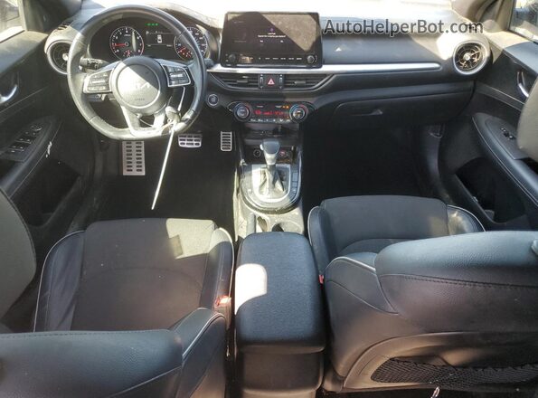 3KPF54AD4NE430441 2022 KIA FORTE Белый Вид панели приборов