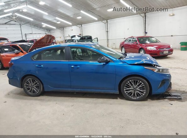 3KPF54AD7NE427792 2022 KIA FORTE Blue Rear interior view