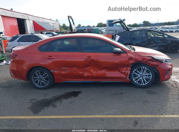 3KPF54AD8NE485779 2022 KIA FORTE Orange Widok wnętrza z tyłu
