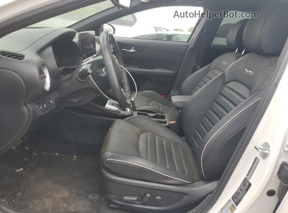 3KPF54AD9RE730787 2024 KIA FORTE White Vista interior delantera