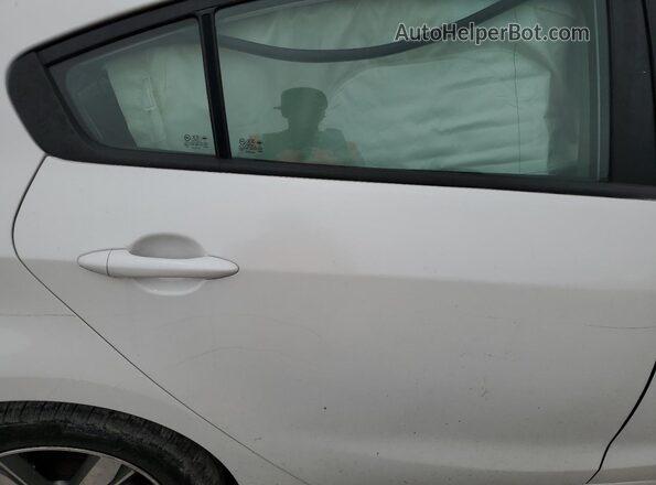 3KPFL4A78JE167039 2018 KIA FORTE White 