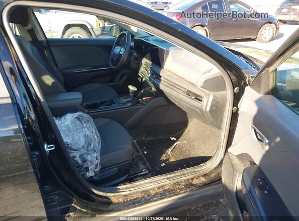 3KPFT4DE8SE015807 2025 KIA K4 Черный Вид салона спереди