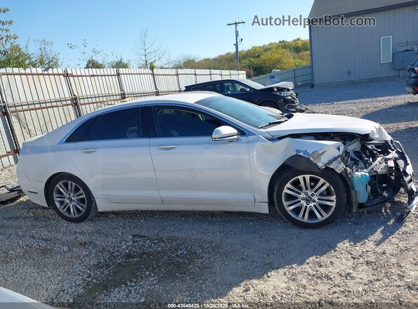 3LN6L2LU0GR629386 2016 LINCOLN MKZ HYBRID White Rear interior view
