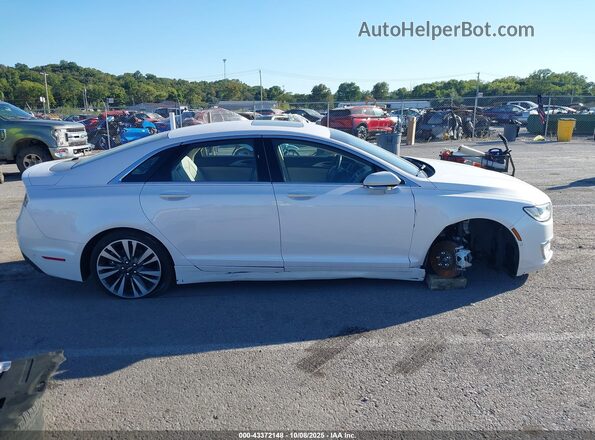 3LN6L5E92LR615641 2020 LINCOLN MKZ White Front view