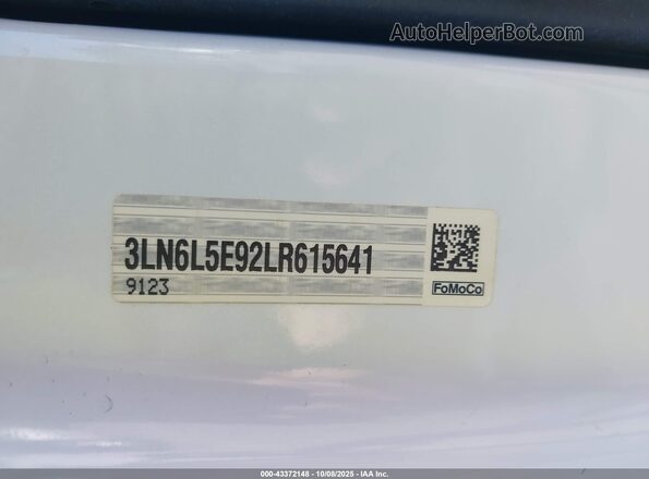 3LN6L5E92LR615641 2020 LINCOLN MKZ White Engine compartment view