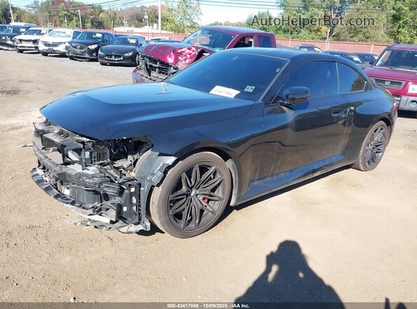 3MF13DM05R8E80811 2024 BMW M2 Black Առջևի ձախ երեք քառորդ տեսարան