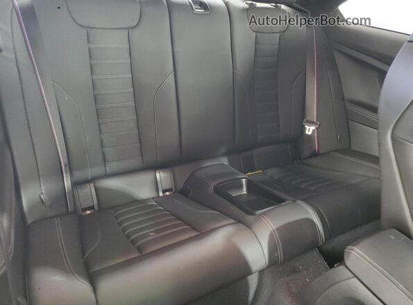 3MF13DM06R8E28720 2024 BMW M2 Red Widok tylnych siedzeń