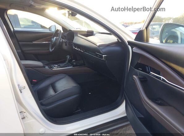 3MVDMADL1MM272266 2021 MAZDA CX-30 White 