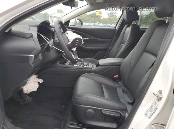 3MVDMBBM2PM581640 2023 MAZDA CX-30 White Widok wnętrza z przodu