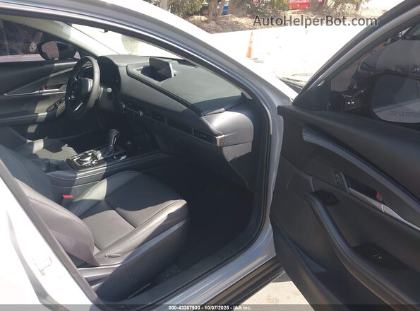 3MVDMBBM6SM793031 2025 MAZDA CX-30 Серый Вид салона спереди
