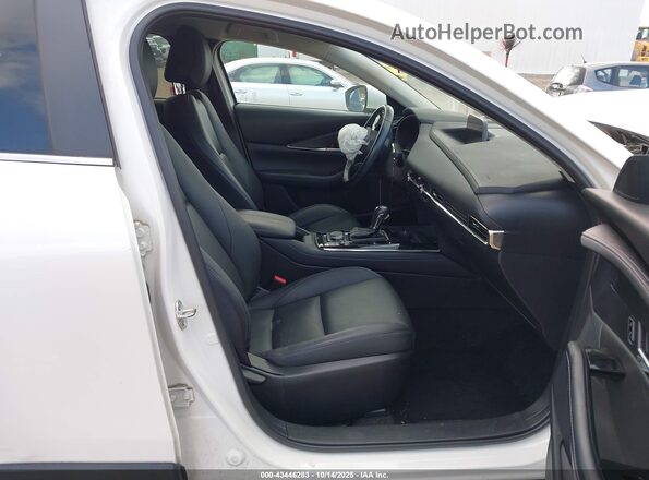 3MVDMBCLXMM240505 2021 MAZDA CX-30 White Front interior view