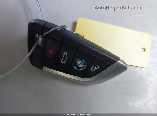 3MW23CM06S8F35352 2025 BMW 2 SERIES Purple Vista del salpicadero