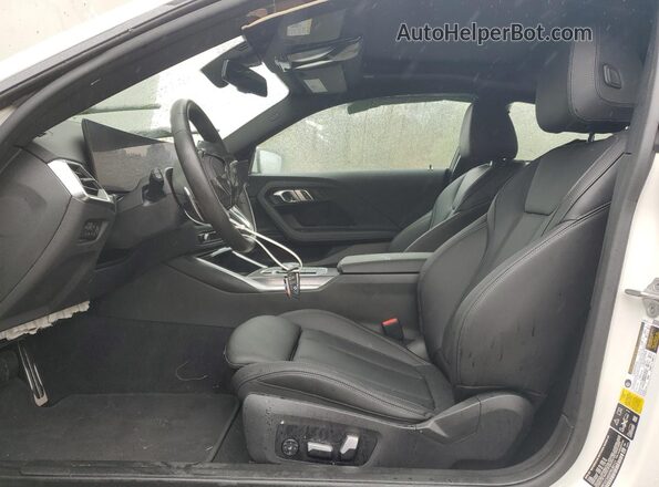 3MW33CM0XP8C80121 2023 BMW 2 SERIES White Widok wnętrza z przodu