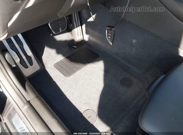 3MW43CM06R8E78329 2024 BMW M2 Black Vista del salpicadero