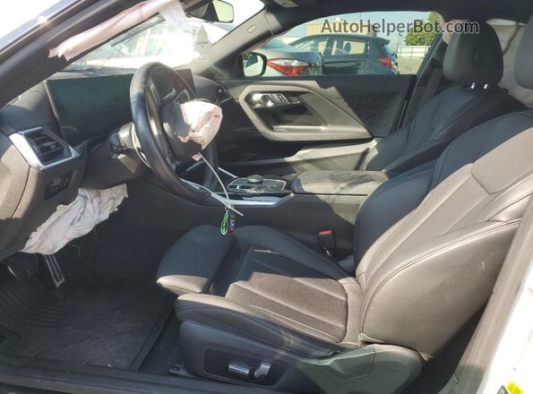 3MW53CM00P8D79247 2023 BMW M2 Белый Вид салона спереди