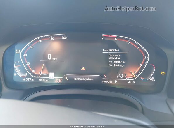 3MW5R1J06M8B97250 2021 BMW 3 SERIES Red Widok tylnych siedzeń