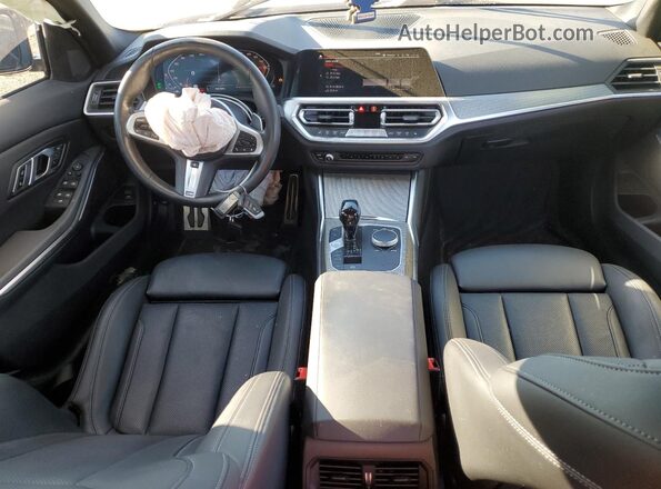 3MW5U9J07N8C29668 2022 BMW M3 White Dashboard view