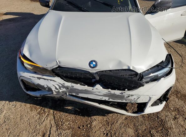 3MW5U9J07N8C29668 2022 BMW M3 White Rear interior view