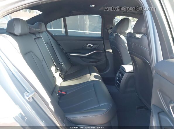 3MW69CW03S8F52011 2025 BMW 3 SERIES Серый Вид наклейки с VIN-кодом