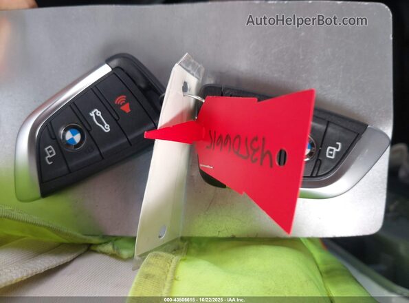 3MW69CW04S8F41812 2025 BMW 3 SERIES Серый Вид панели приборов
