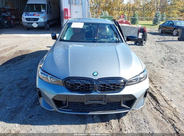 3MW69FT02S8F29518 2025 BMW M3 Silver Widok zestawu wskaźników