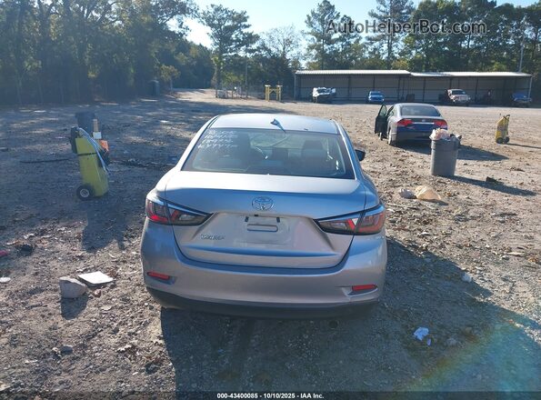 3MYDLBYV1KY528256 2019 TOYOTA YARIS Silver 