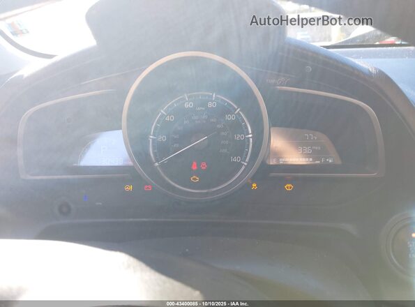 3MYDLBYV1KY528256 2019 TOYOTA YARIS Silver Vista de los asientos traseros