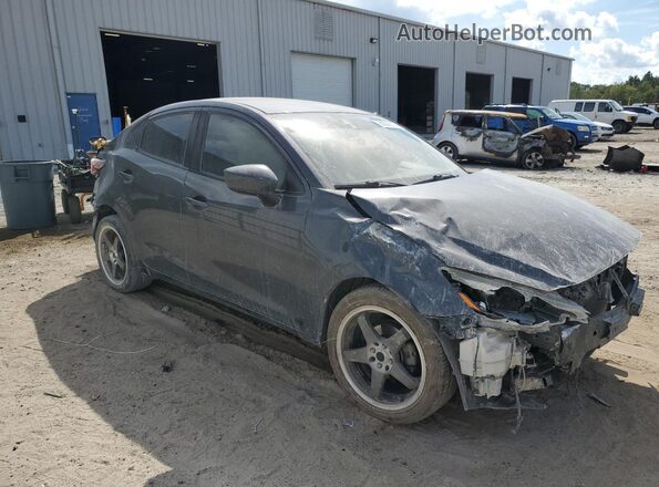3MYDLBYV2JY320014 2018 TOYOTA YARIS Серый 